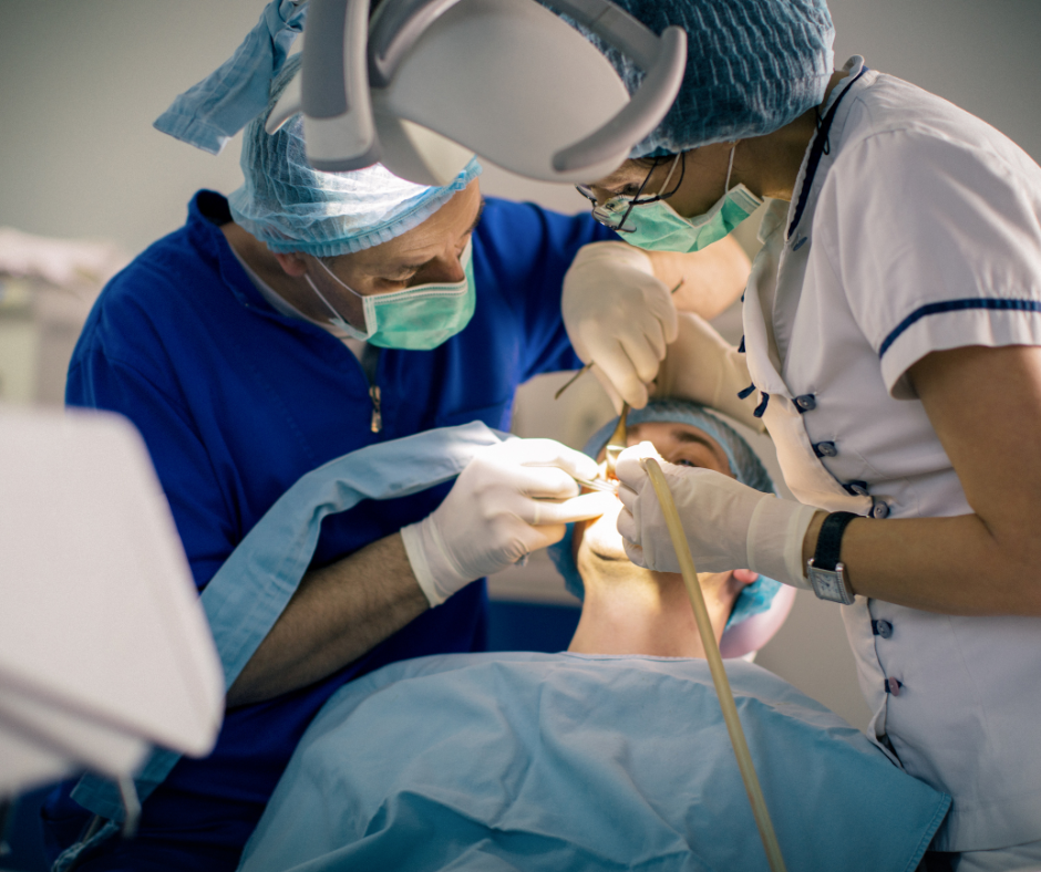 Demed Warszawa stomatolog dentysta leczenie kanalowe pod mikroskopem